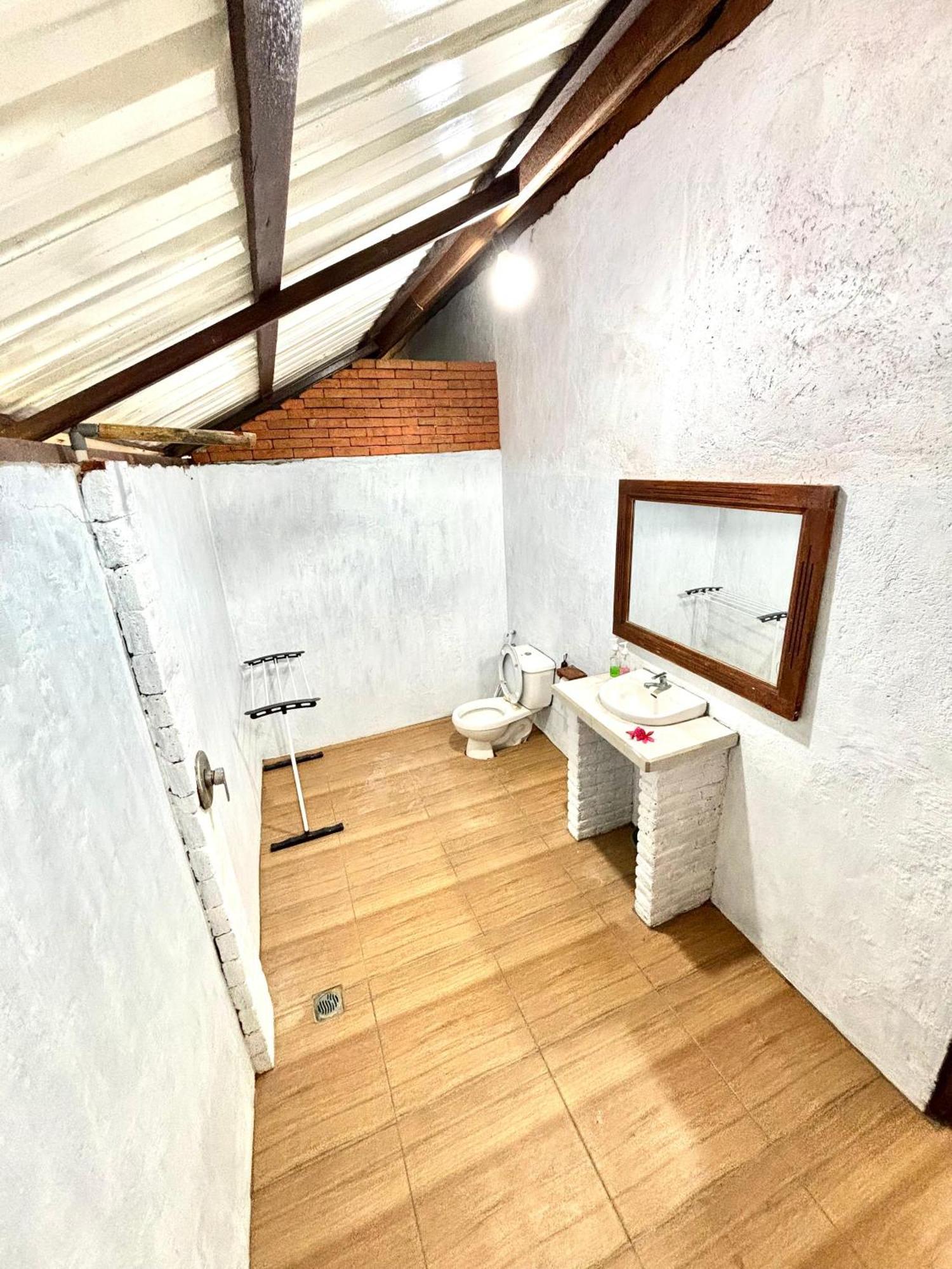 Lodge Pasir Putih - Menjangan Banyuwedang