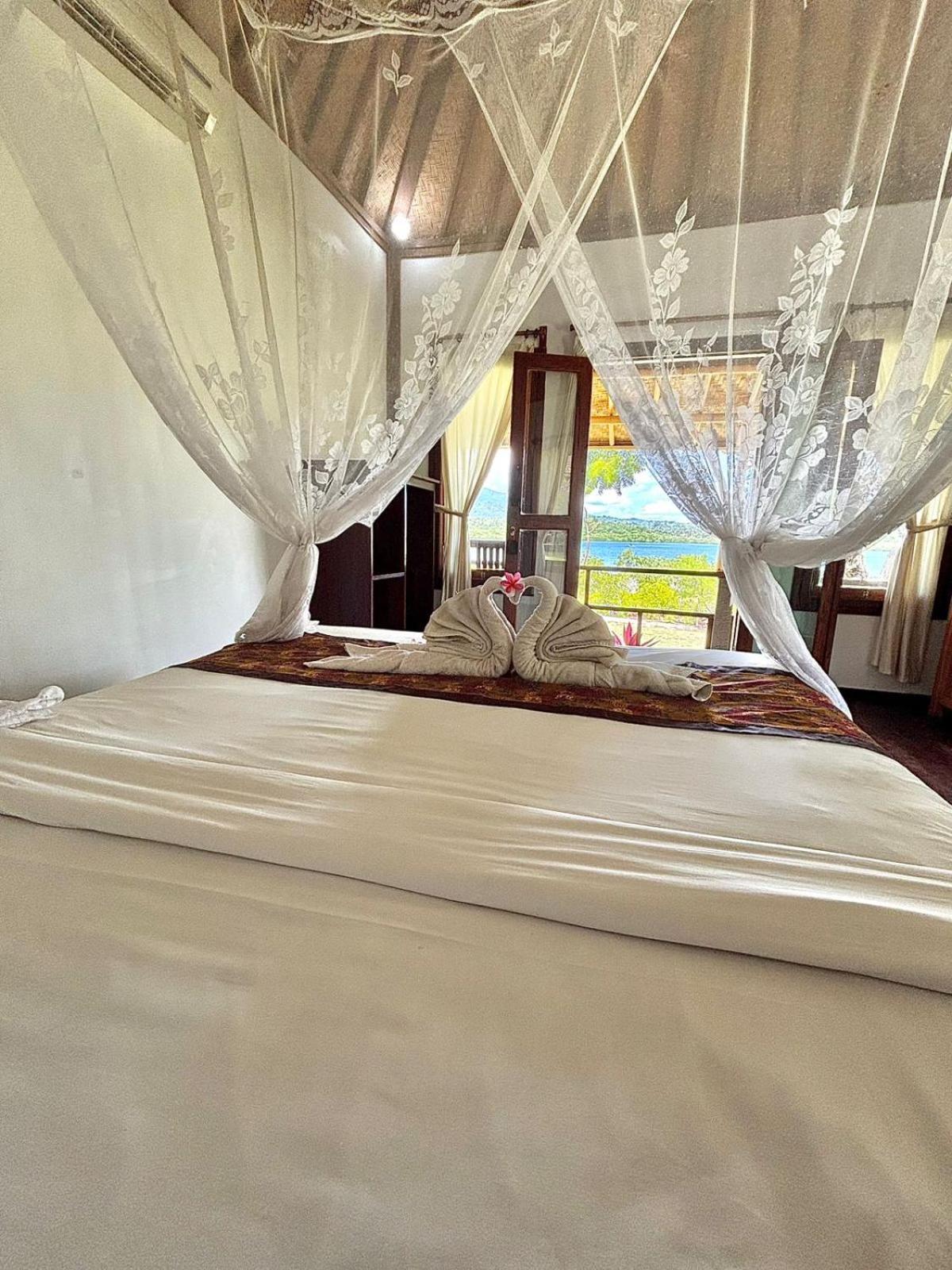 Pasir Putih - Menjangan Lodge *